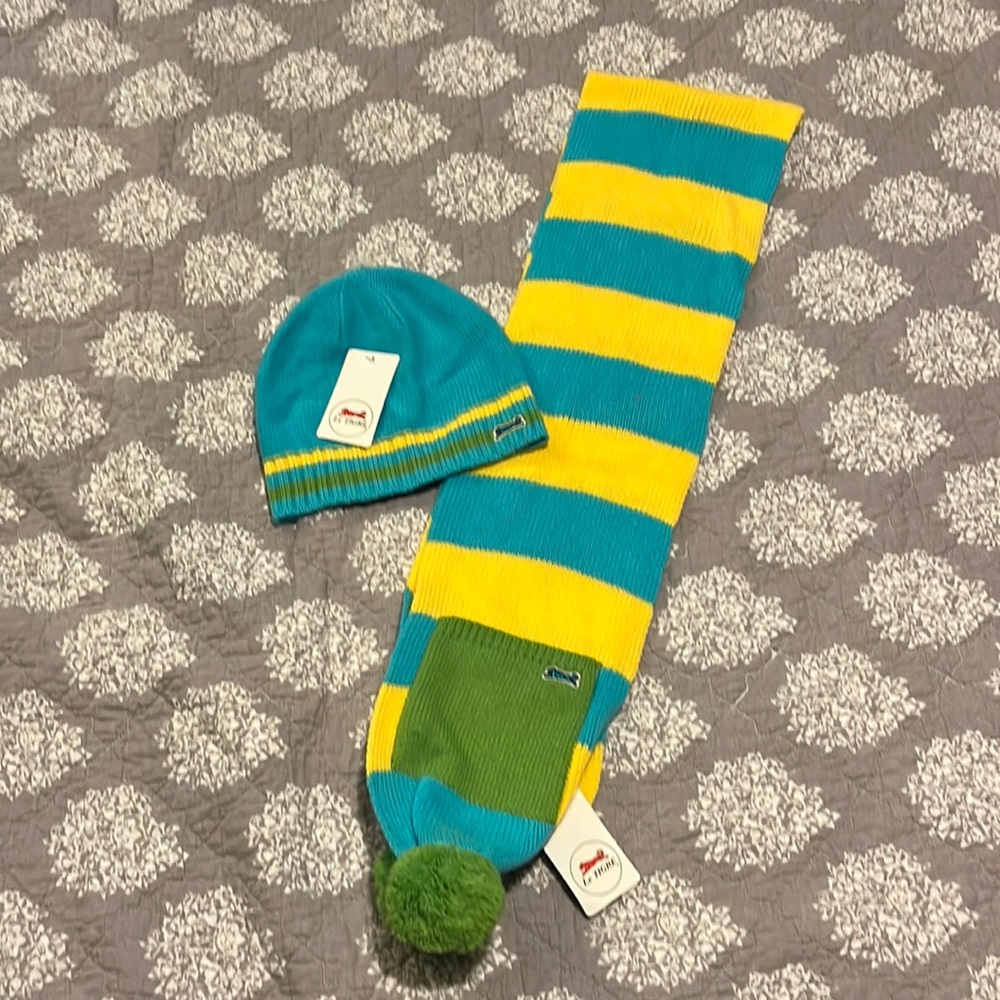 NWT Le Tigre hat and scarf set